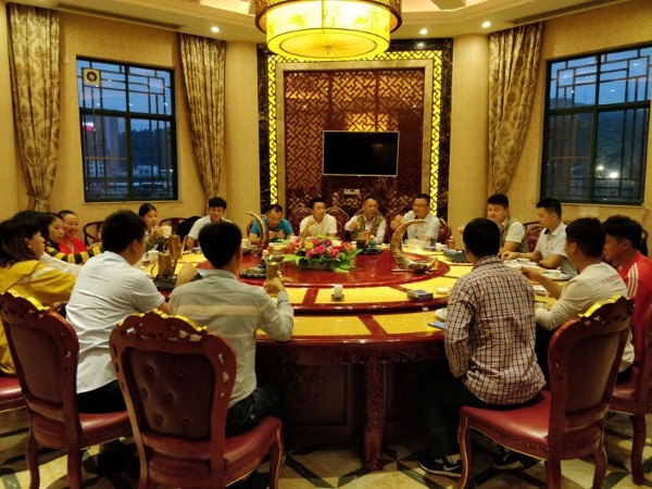 齊心協(xié)力，為公司的未來(lái)再創(chuàng)輝煌！
